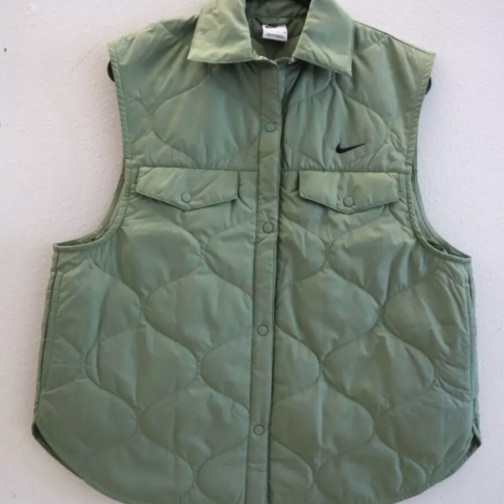 Nike Women's Sz Medium Green Quilted Vest